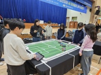 VR 쓰고 로봇 움직였다…경산압량초 체험형 과학교육 눈길
