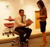 척추질환 예방 의자 우리들 체어, 세계로 도약