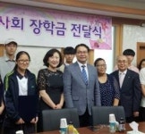 중랑구약사회, 관내 중고생 8명에게 장학금 전달