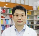 드럭스토어의 장점에 지역 약국의 친밀함 접목