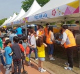 일동제약 안성공장,어린이 행사에 자원봉사 및 음료지원