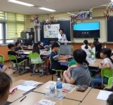 전북약사회, 홍산초등학교서 의약품 안전사용 체험 학습 교육