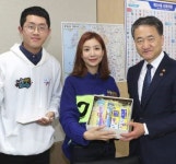 복지부 직원들, 배우 윤세아씨와 일일나눔터 개최