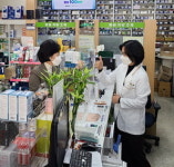 권영희 예비후보, 서초구 약국 방문