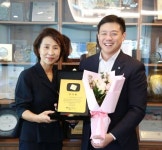 유유제약, 기업은행 우수 협력사 감사패 받아