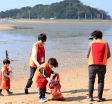 SK케미칼, 구성원 가족과 ‘비치코밍’ 봉사활동