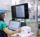 서울아산병원 의료진이 만든 로봇, 심장 스텐트 시술 첫 성공...상용화 추진