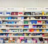휴베이스, 약국 맞춤형 섹션사인 도입...공간 브랜딩 새 전략