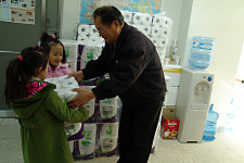 금왕어린이집, 사할린 동포에 생필품 전달