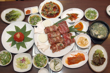 ‘설악칡냉면·다다래’ 혀끝 감싸는 죽염갈비 성인병 예방에도 탁월