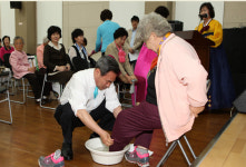 이기원 계룡시장, 어르신 세족