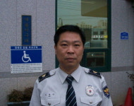 이용민 경관 음식 훔친 노인 보살펴