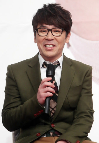 조관우 소주병에 목 찔려 100바늘 꿰매