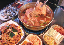 소담탕 - 칼칼 김치찌개 일품… 추억을 요리한다