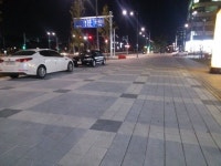 인도 넓다고 차도인 줄 안 김여사, 보행자 아찔