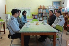아동센터에 위문품 전달