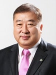 미선나무 보급에 앞 장서는 김병준 괴산군 의회 의원