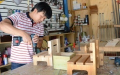 뚝딱뚝딱 삼매경… 세상에 하나뿐인 가구 만들어 뿌듯