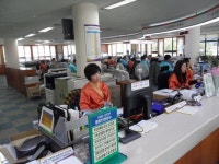 공주시청 민원실 백제인 복장 근무 눈길