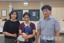 우만1동, 이달 첫 민원인에게 작은 선물 전달