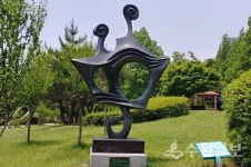 폐기될 뻔한 25년 조형작품, 수원 제1야외음악당으로 이전