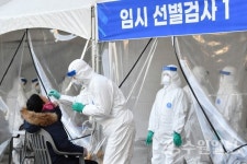 수원시 임시선별검사소서 진단검사 받은 1만1162명 중 양성은 21명