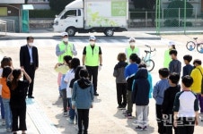 조석환 수원시의회 의장, 수원 세류초교서 찾아가는 자전거 안전교육 실시
