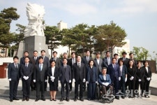 정명근 화성시장 당선인, 송산동 현충탑 참배