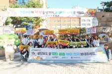 횡단보도 앞 일단 멈춤, 아이 먼저 보내주세요