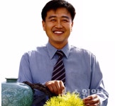 [이 사람] 국내 최초 도자기 분재 개발한 문응식 대신원예(주) 대표