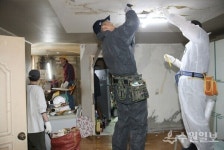 구리시 목민2기 봉사회, 교문동 독거 가정에 집수리 봉사 