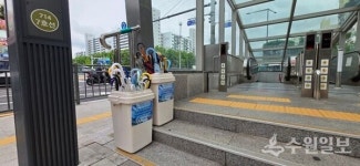 신천지자원봉사단 서울동부지부, 중계역 6번 출구서 장마철 재활용 우산 무료 나눔
