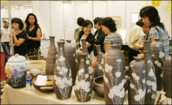 “도자기에 꽃피었네”