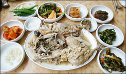 [맛집] 독한 더위 물리칠 `몸보신 백숙’-봉선동 `남명옻닭’