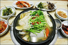 [맛집] 부드럽고 고소한 흑두부, 착 감긴다-화정동 `유정흑두부’