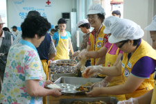 광주적십자봉사관 `행복급식소’ 인기