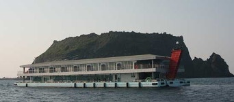 성산포 앞바다에 선상낚시호텔 문 열어