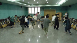 관청리 견자산 경로당 | 노형동.저청리 노인들 '춤바람' 나다