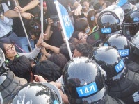 (3보)해군기지 반대 강정주민 등 33명 연행