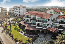 지중해풍 건물로 여행객에 청량감 선물