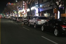단속만 피하면 된다 야간 불법 주차 기승