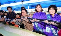 제주동문시장 60주년 김밥 길게 말기