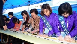 제주동문시장 60주년 김밥 길게 말기
