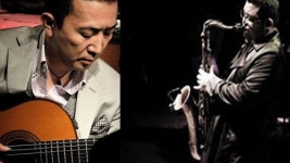 두 명의 외지인 뮤지션, 친구를 연주한다