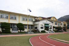 (15) 교육열 높은 주민들 배움터 지키기 두팔 걷어