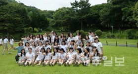 학창 시절, 추억 남기는 여고생들