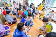 할머니 할아버지 떡 드세요./제주시 용담1동