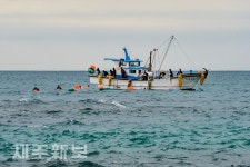 물질 준비 중인 해녀들/제주시 구좌읍