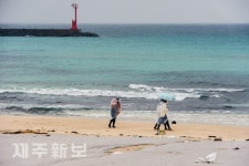 겨울비 내리는 김녕성세기해변/제주시 구좌읍