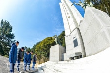 모충사 참배하는 아이들/제주시 건입동